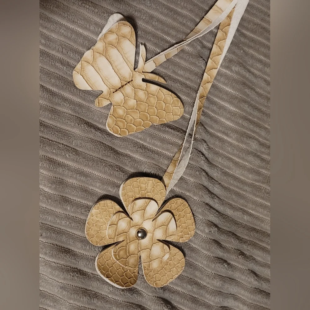 Penelope Ann Seeet City Tan Faux Snake Skin Textured Tote - Picture 8 of 12